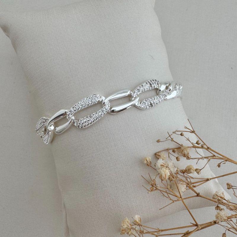 12.2171.1.S - Pulseira de elos grumet longos com cravação intercalada, possui extensor