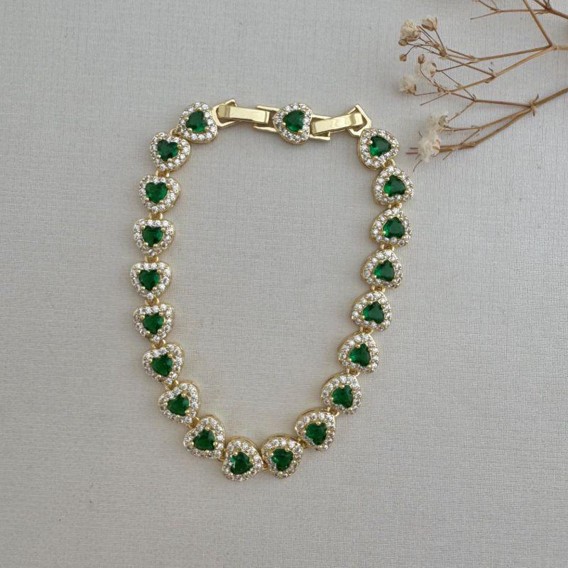 12.2172.5.O - Pulseira de corações rivera, pedra grande central e uma coluna de cravação. Possui extensor.