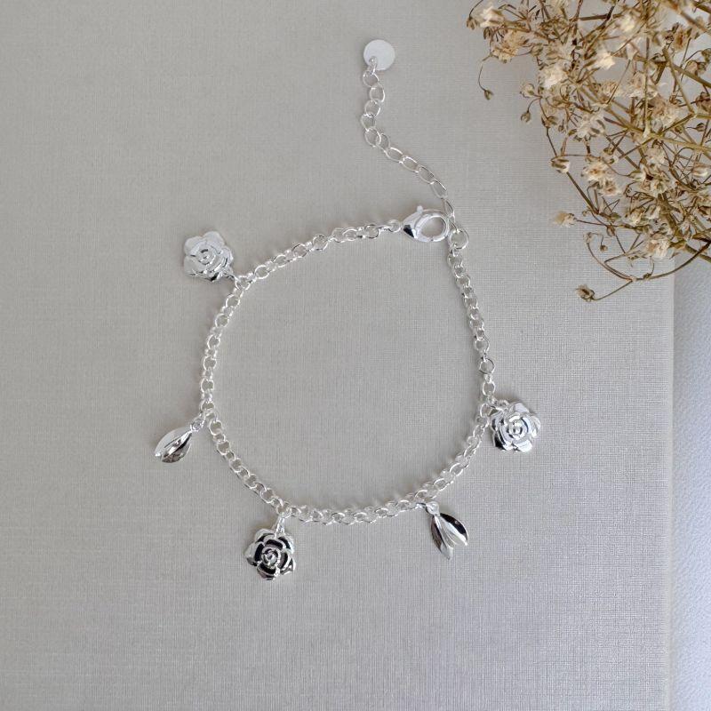 12.2180.0.S - Pulseira de elos portuges com pingentes de flor e petalas lisas