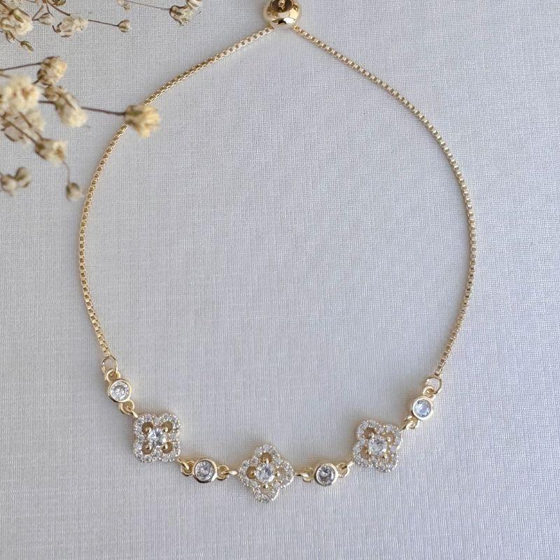 12.2188.1.O - Pulseira de três flores de alhambra em fecho gravata