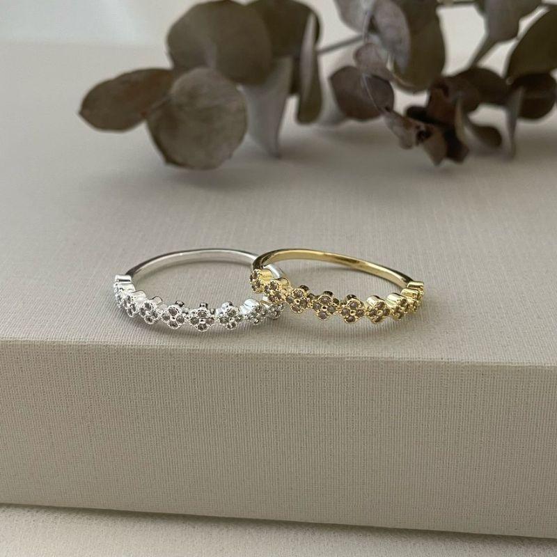 03.2224.1.S - (25) Anel em estilo aparador de pequenas flores de alhambra. Anel inspiração Van-Cleef