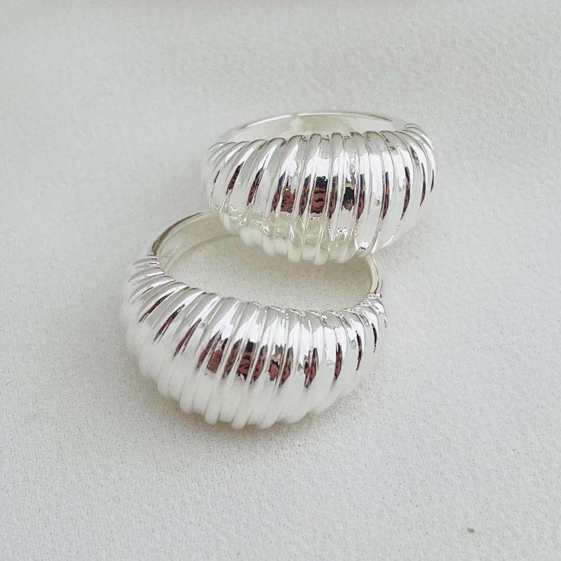 03.2235.0.S - (23) Anel abaloado com efeito croissant fino de aro simples