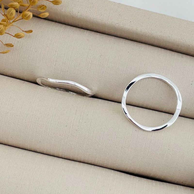 03.2241.0.S - (11) Anel de aro fino em efeito ondas lisa