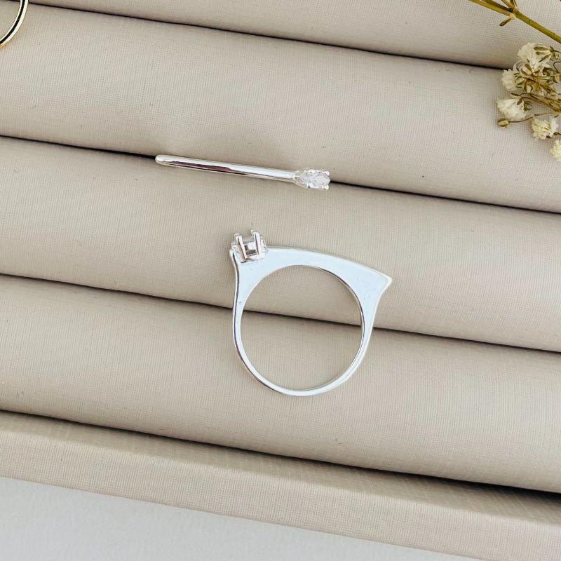 03.2245.1.S - (21) Anel de aro com parte superior larga e pont de luz navete na ponta