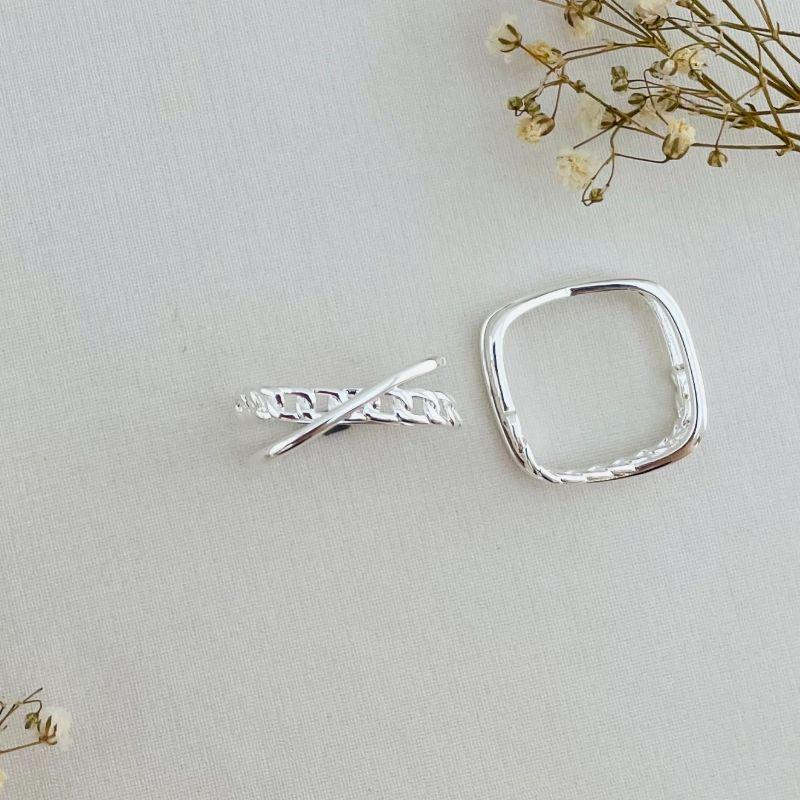 03.2247.0.S - (15) Anel de aro quadrado em X com um liso simples e outro em elos