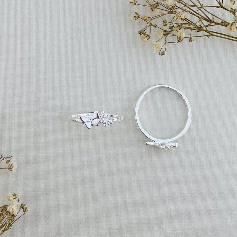 03.2248.1.S - (16) Anel de aro simples com duas borboletas