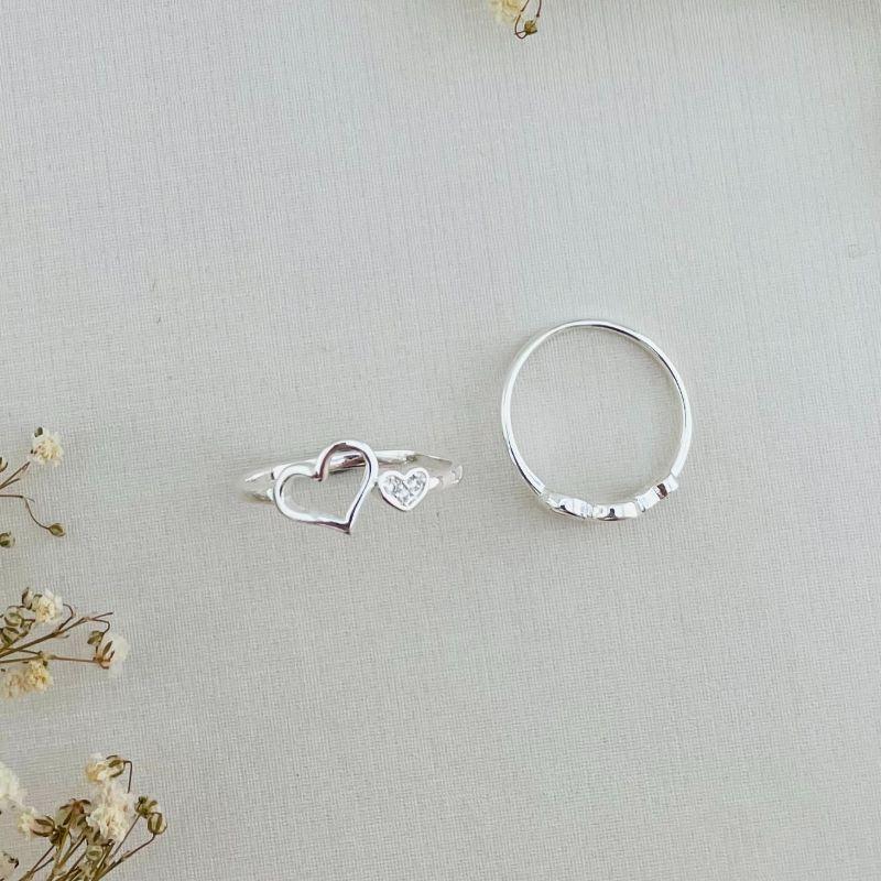 03.2250.1.S - (14) Aro fino com dois corações, uma silhueta lisa e outro cravejado