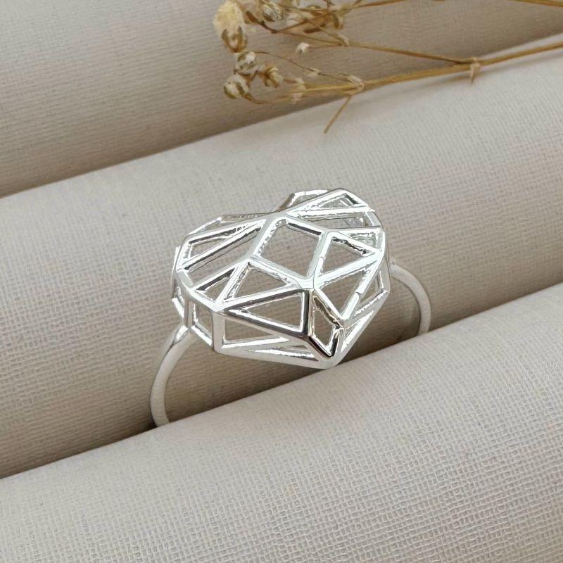 03.2255.0.S - (21) Anel de aro fino liso com coração em traços e linhas lisos