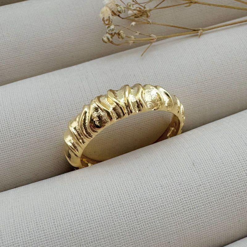 03.2256.0.O - (19) Anel estilo aliança em trabalhado orgânico liso