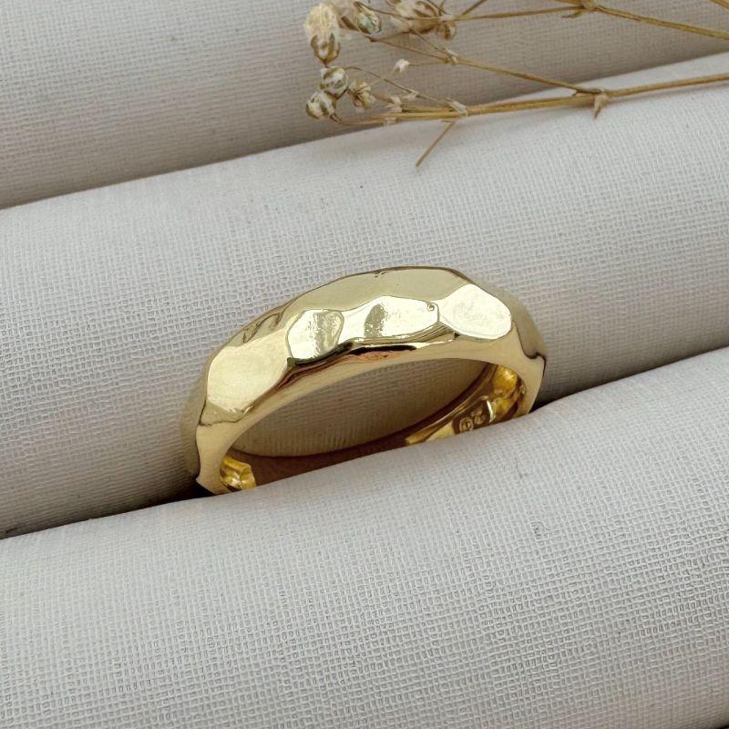 03.2257.0.O - (18) Anel estilo aliança em aro de efeito orgânico colmeia