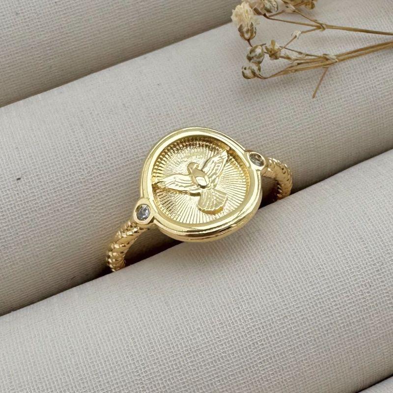 03.2261.1.O - (17) Anel de aro efeito cordão com moeda de espirito santo