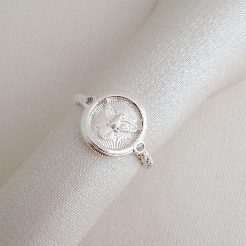 03.2261.1.S - (17) Anel de aro efeito cordão com moeda de espirito santo