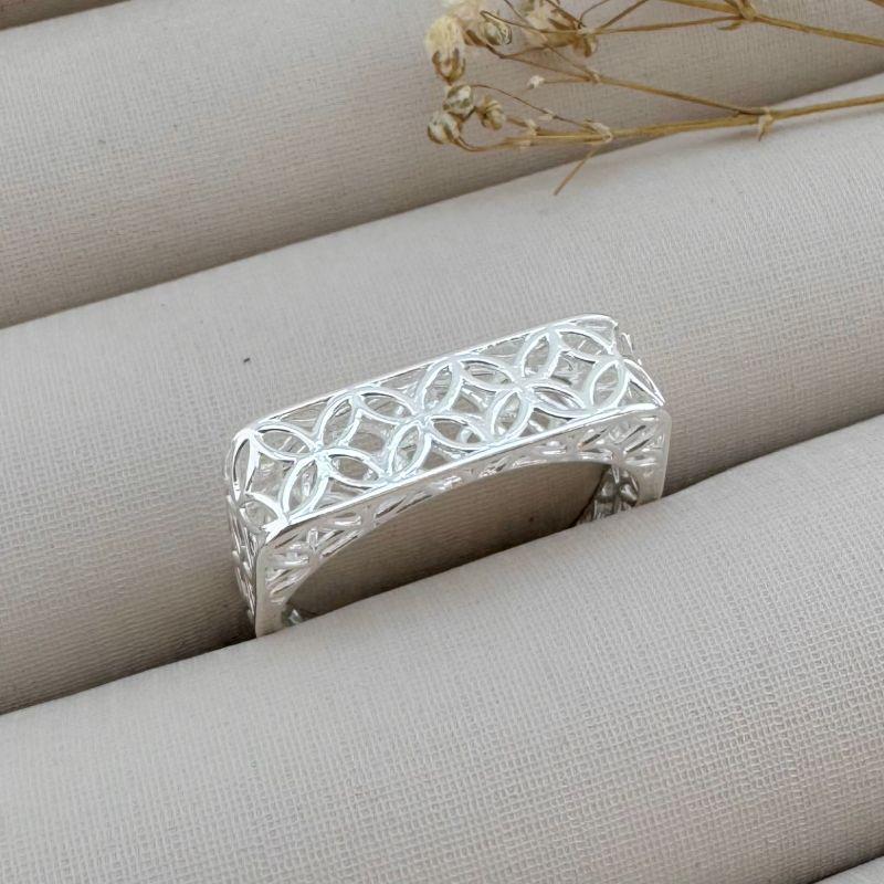 03.2267.0.S - (21,5) Anel de aro quadrado largo com silhuetas navetes lisos