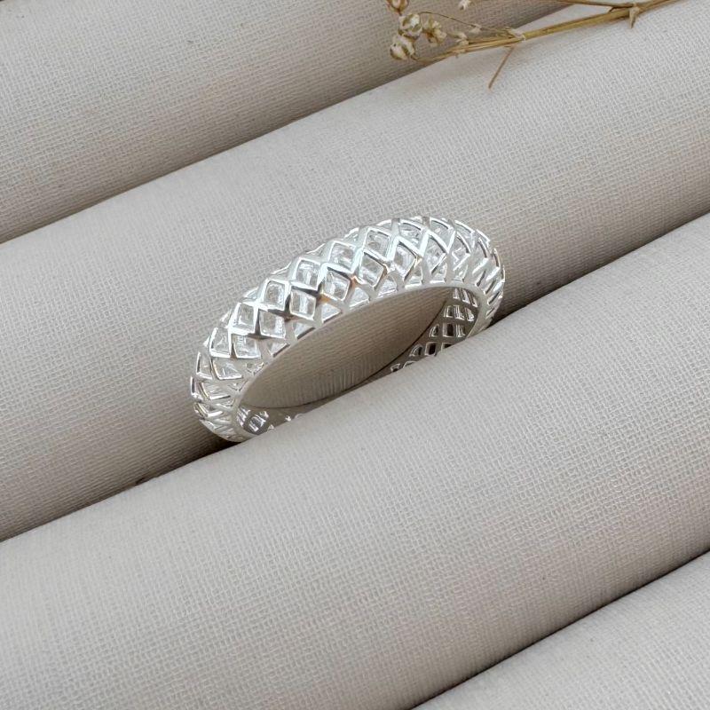 03.2270.0.S - (17) Anel estilo aliança oval em efeito rede lisa losangular