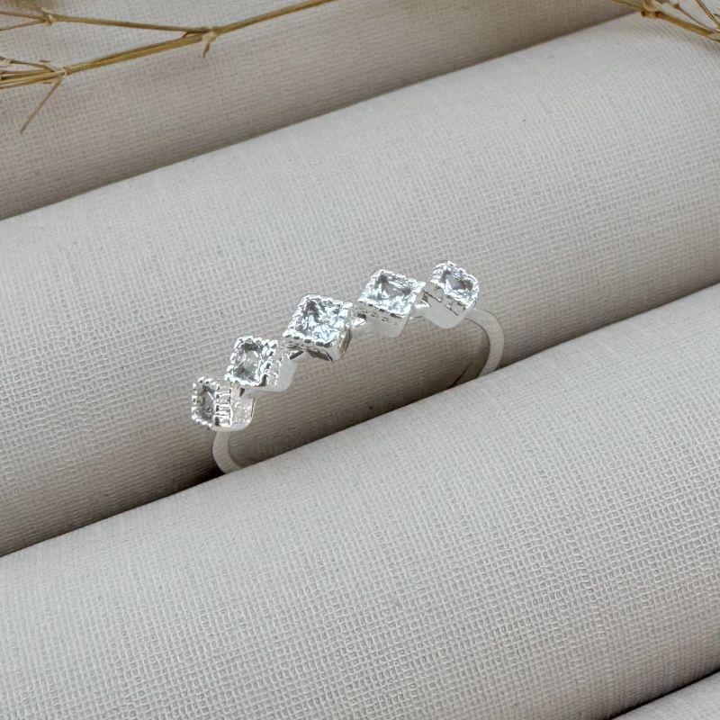 03.2271.1.S - (14) Anel estilo aparador de pedras em losangos com spikes