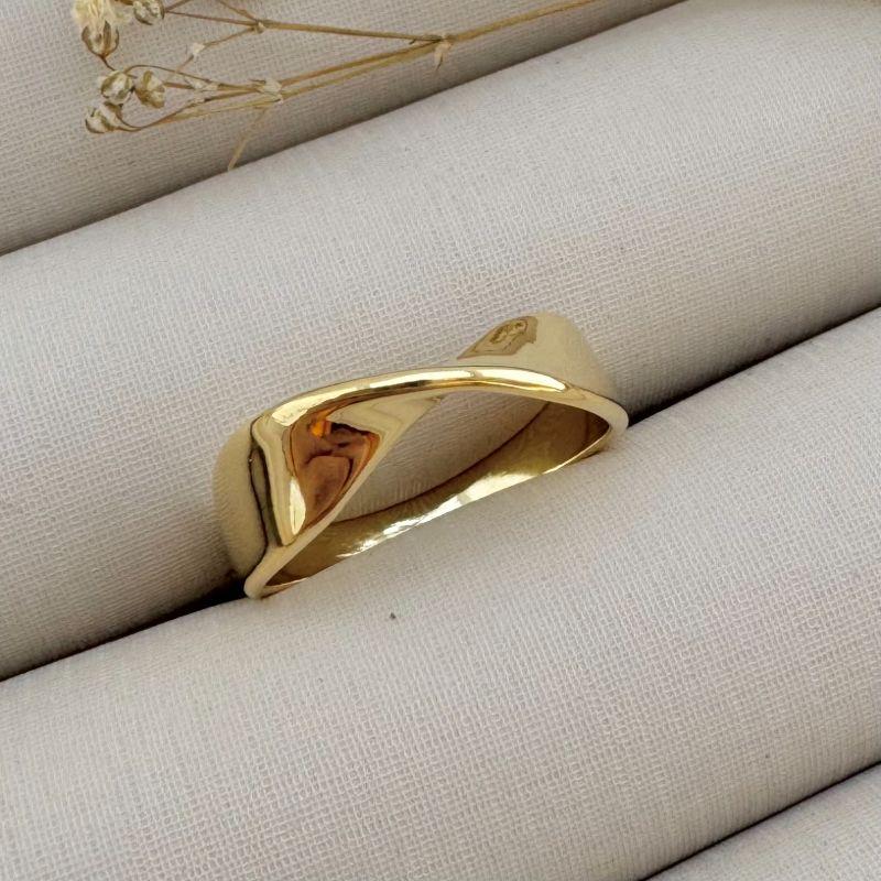 03.2272.0.O - (20) Anel de aro largo em desenho montanha lisa de borda arredondada