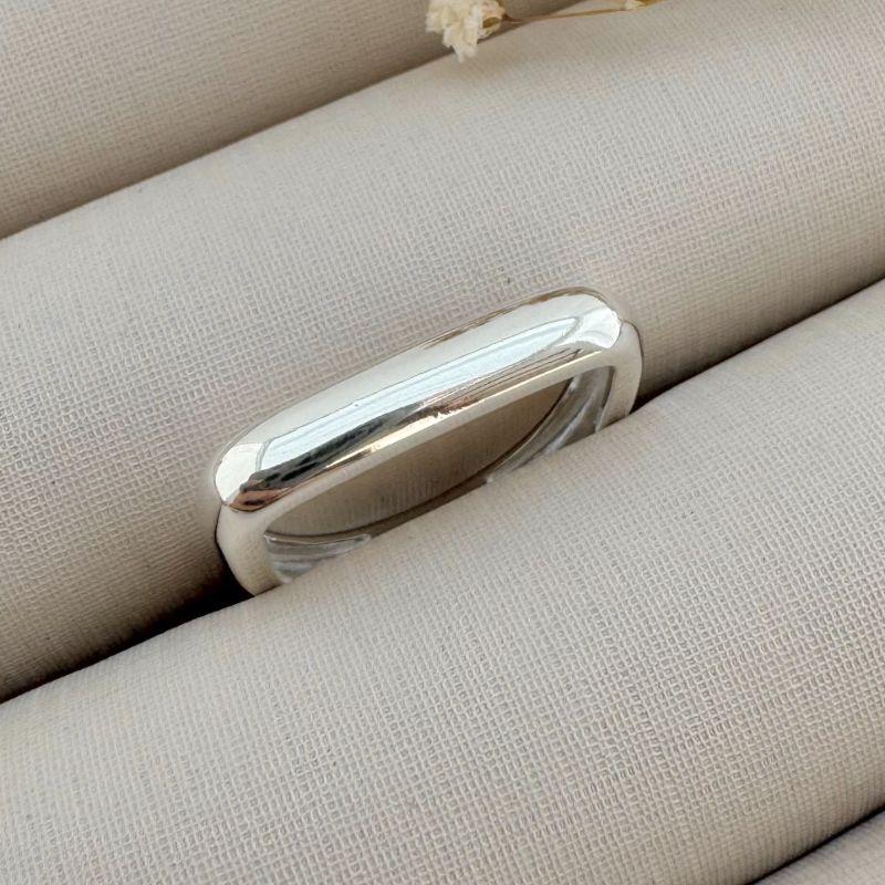 03.2277.0.S - (17) Anel de aro quadrado liso de bordas arredondadas