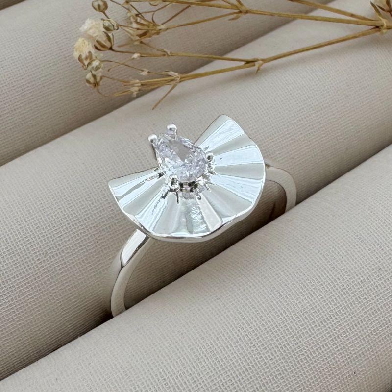 03.2280.1.S - (14) Anel de aro fino simples com leque liso e pedra oval central