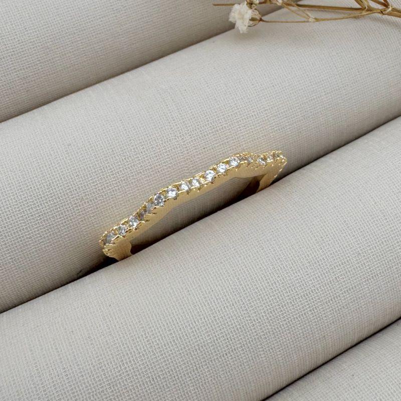 03.2290.1.O - (16) Anel de uma fileira cravejada de aro em ondas regulares