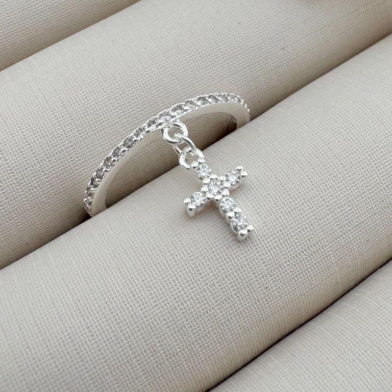 03.2295.1.S -  (24) Anel de aro cravejado com pingente de cruz cravejada