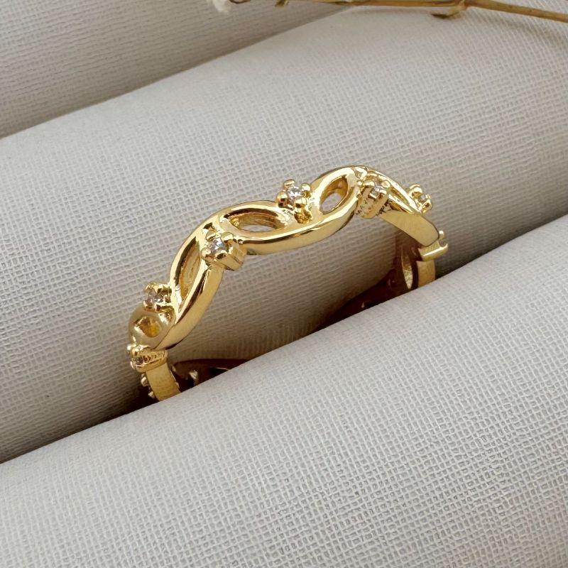 03.2300.1.O - (18) Anel de aro em varias silhuetas de navetes lisos com micro ponto de luz