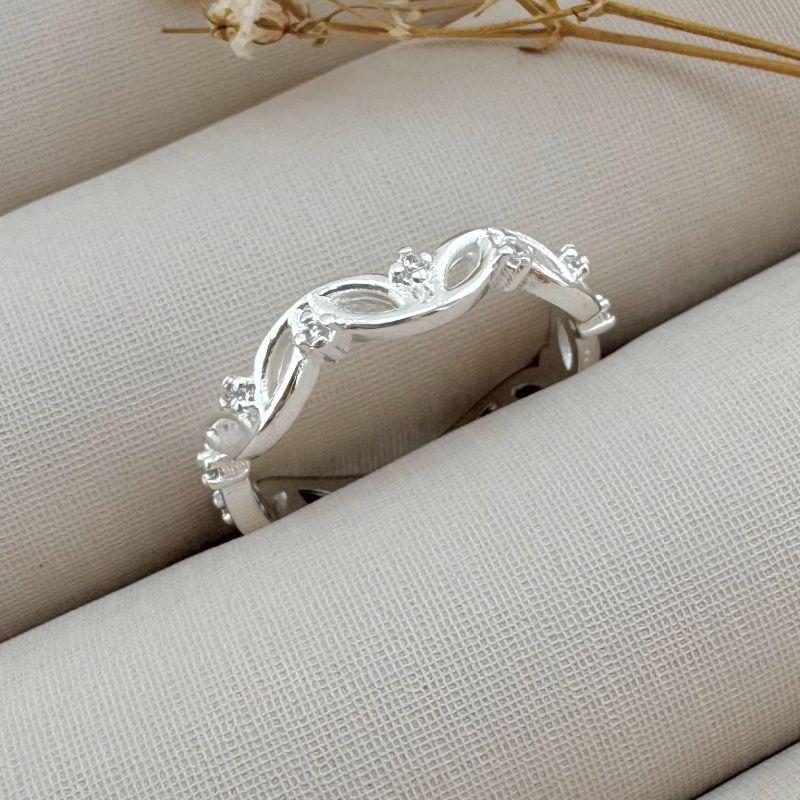 03.2300.1.S - (23) Anel de aro em varias silhuetas de navetes lisos com micro ponto de luz