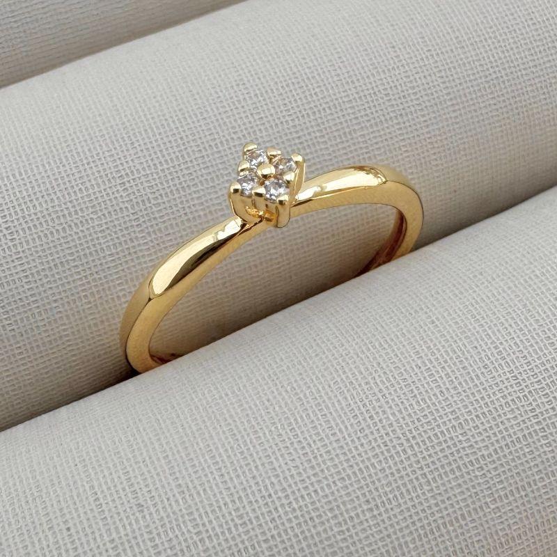 03.2302.1.O - (19) Anel solitario de aro fino liso alto com quatro micro