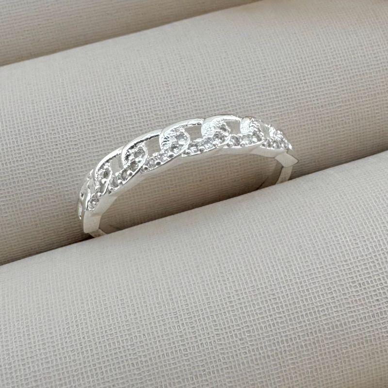 03.2306.1.S - (20) Anel de formato elos simples com um lado cravejado