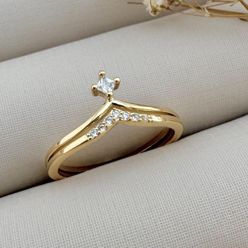 03.2307.1.O - (20) Anel de aro duplo com mini V, um cravejado e outro com um ponto de luz