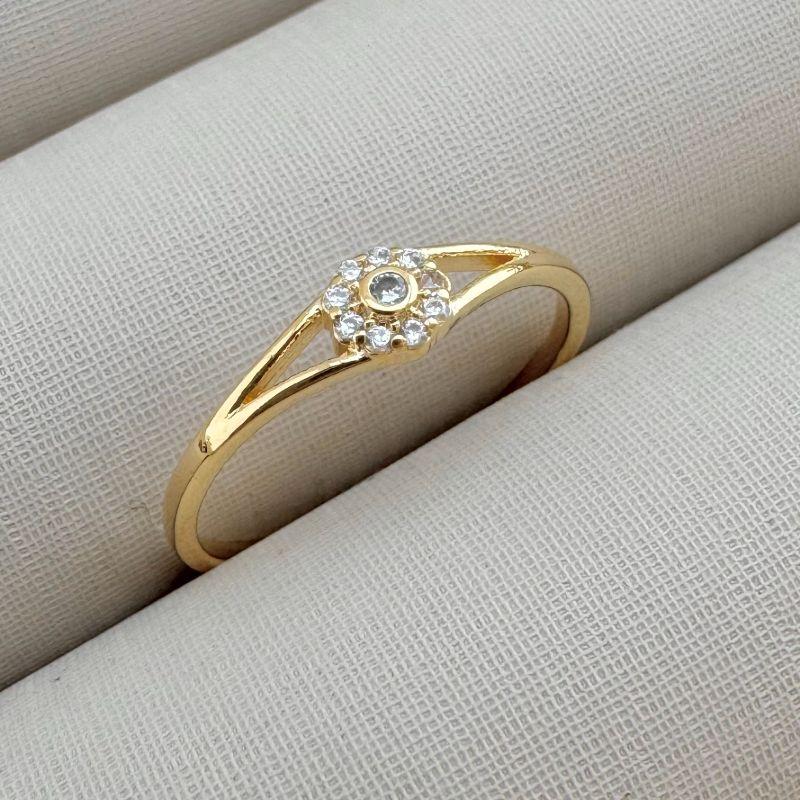 03.2308.1.O - (16) Anel de aro fino liso com parte superior partindo com uma flor central cravejada