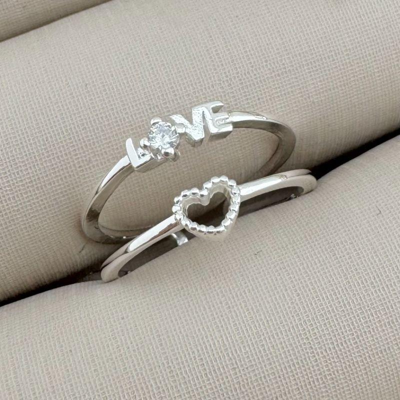 03.2325.1.S - (13 ao 17) Anel de aro duplo fino com silhueta de coração e escrita LOVE