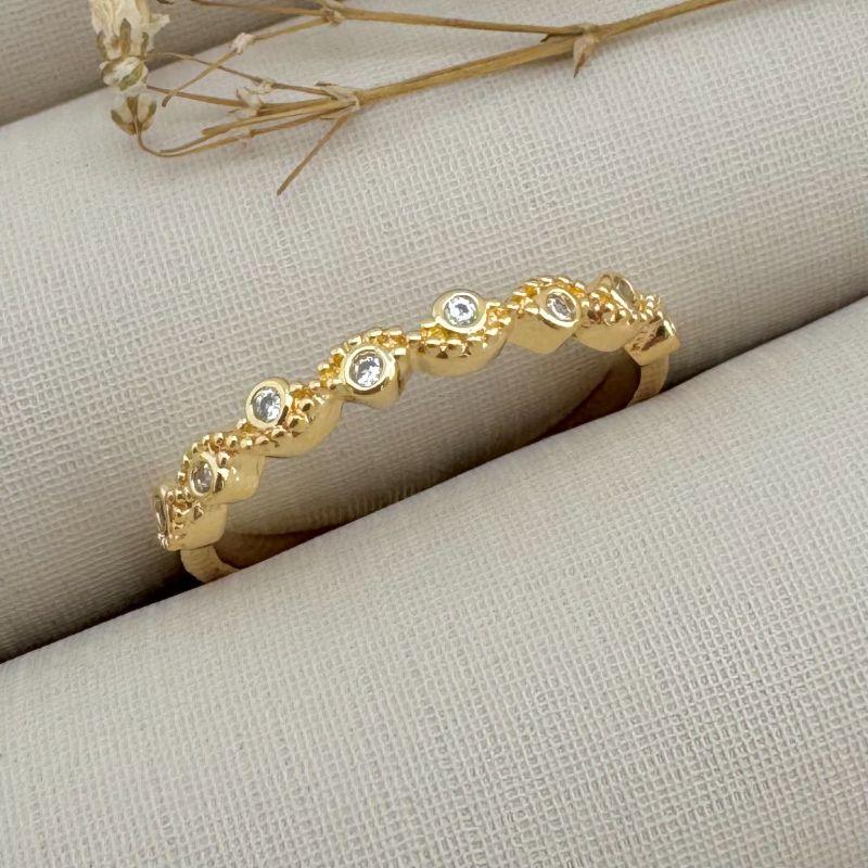 03.2328.1.O - (19) Anel estilo aparador unico em cravação inglesa com spikes em onda