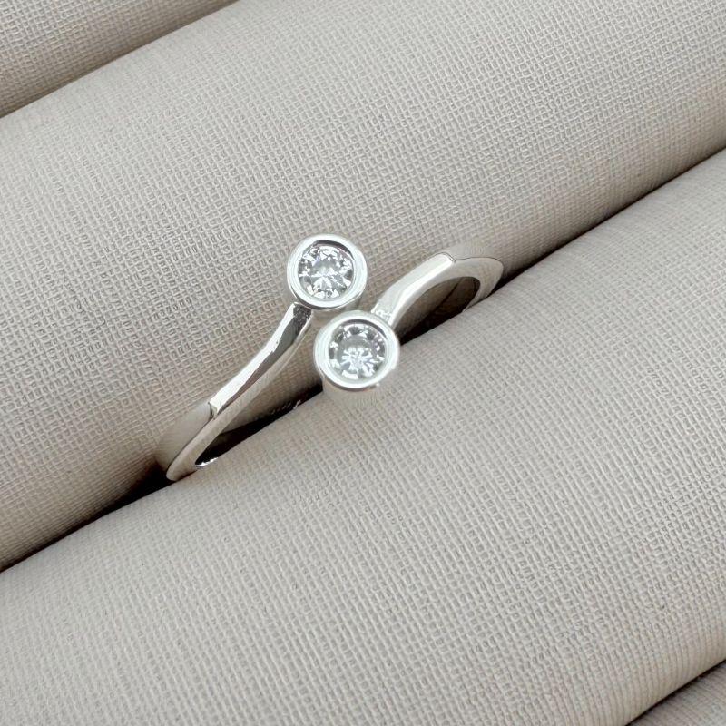 03.2335.1.S - (15 ao 18) Anel aberto com pontos de luz em ingles nas extremidades