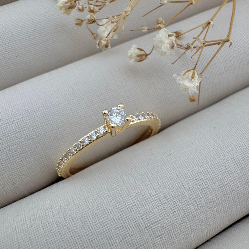 03.2336.1.O - (15) Anel solitário alto de quatro garras com aro cravejado