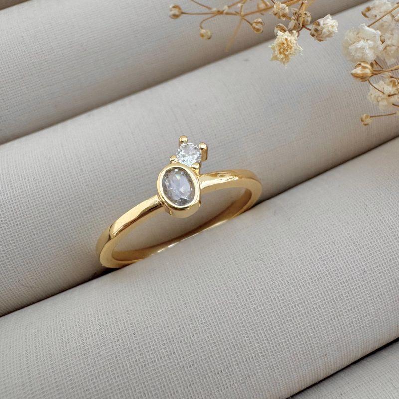 03.2349.1.O - (16) Anel de aro liso com pedra oval em ingles e mini ponto de luz