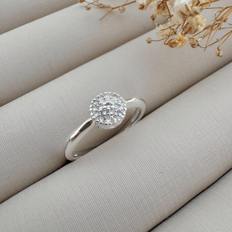 03.2350.1.S - (18) Anel de aro liso arredondado com central moeda cravejada chuveirinho