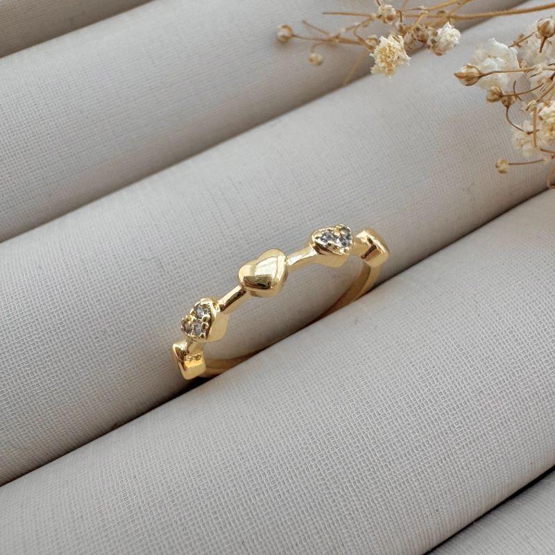 03.2351.1.O - (21) Anel de aro fino com cinco mini corações de cravação intercalada