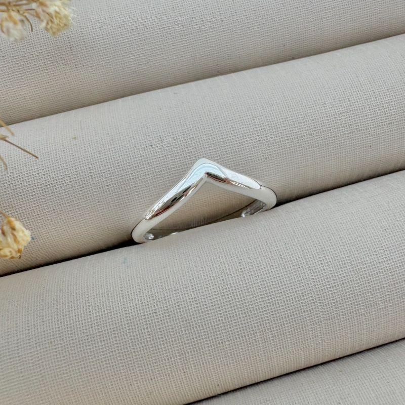 03.2365.0.S - (14) Anel de aro liso com micro V ems eu formato