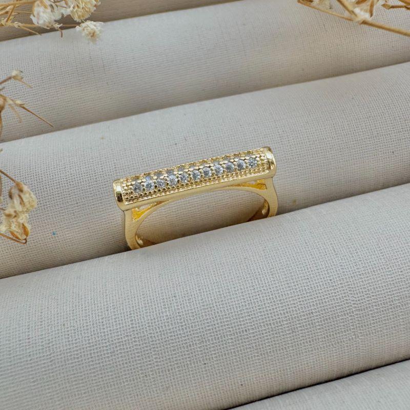 03.2366.1.O - (17) Anel de aro liso com parte superior reta cravejada em tubo