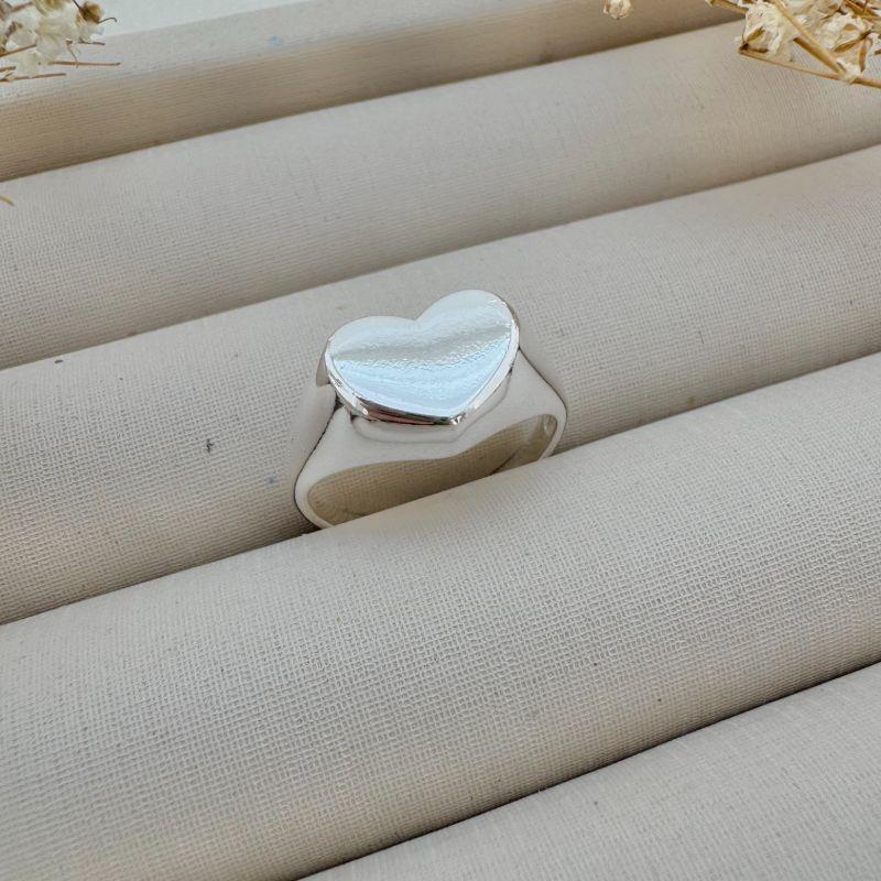 03.2371.0.S - (16) Anel alto de formato coração grande liso