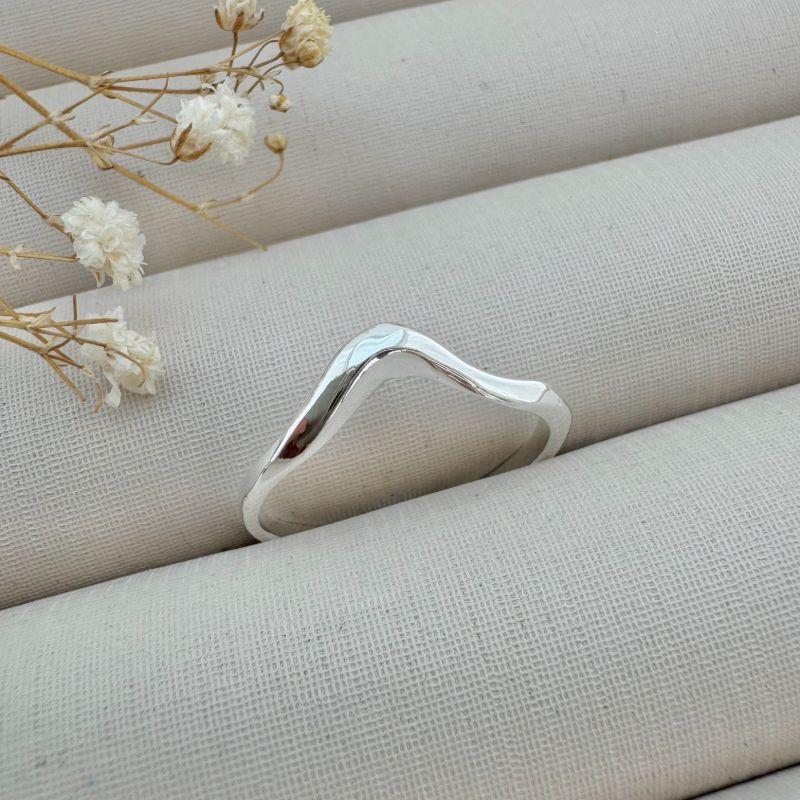 03.2376.0.S - (18) Anel se aro liso com efeito onda