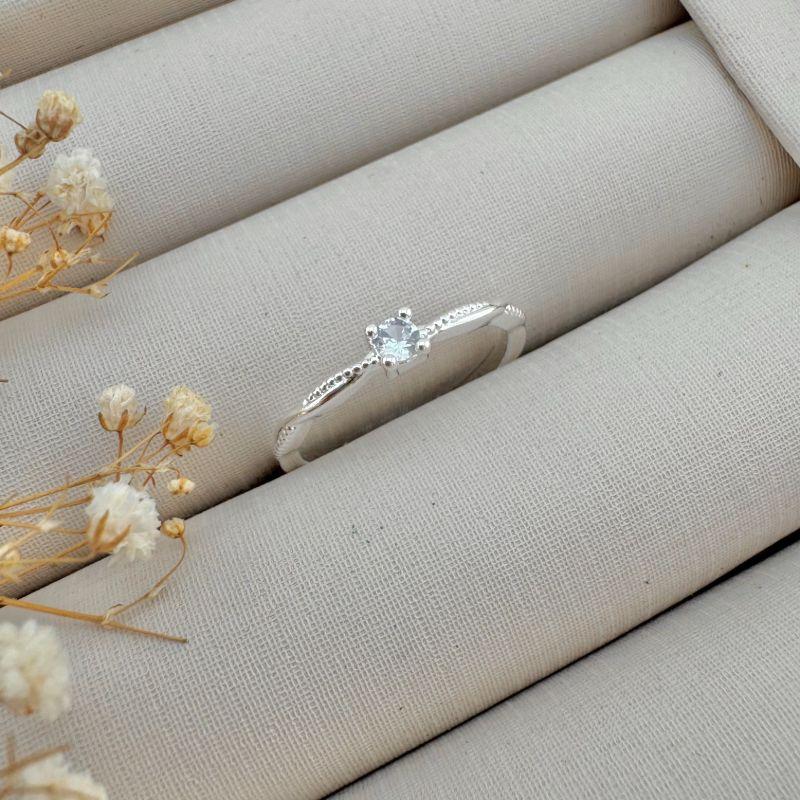 03.2382.1.S - (18) Anel solitario de quatro garras com aro efeito em espiral