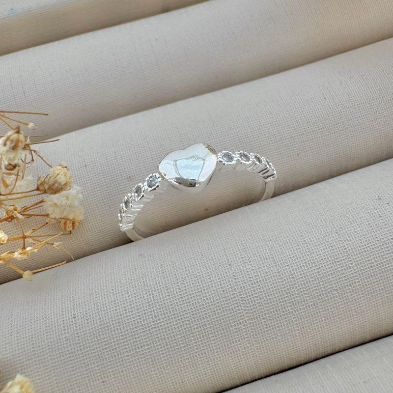 03.2386.1.S - (19) Anel de coração liso com aro cravejado em ingles spike