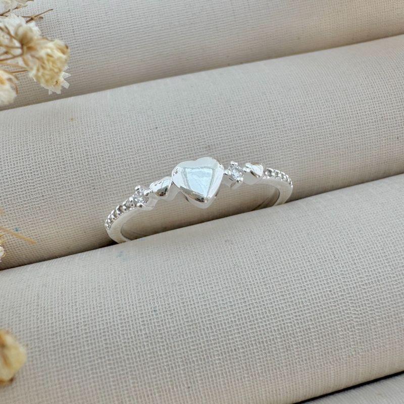 03.2387.1.S - (17) Anel de coração pequeno liso com aro cravejado