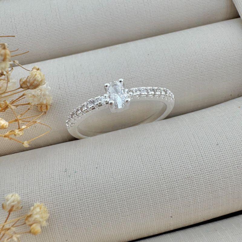 03.2388.1.S - (19) Anel solitario oval de garras com aro cravejado