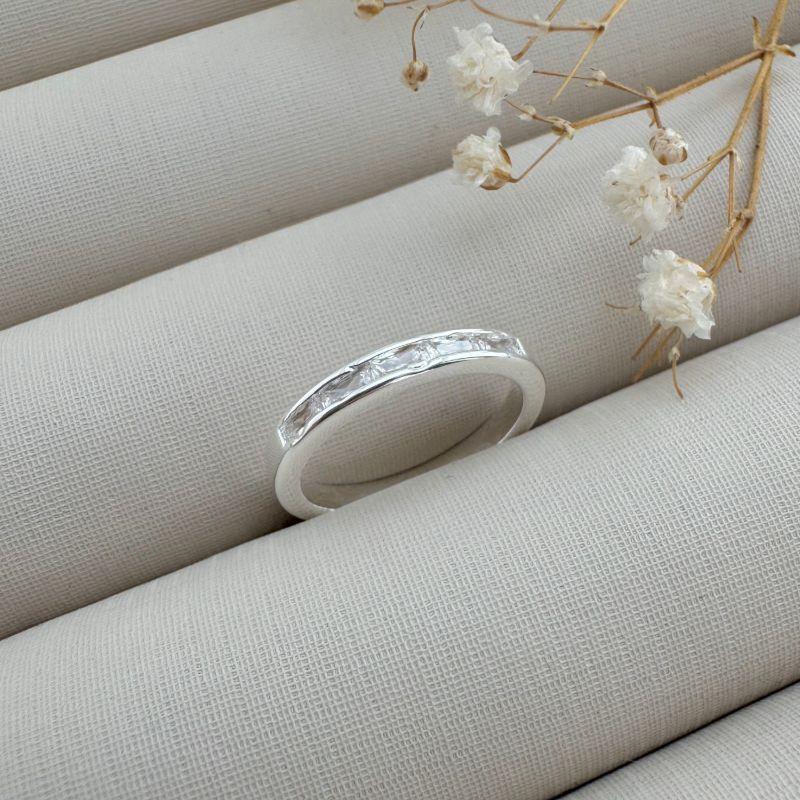 03.2390.1.S - (9) Anel estilo aparador de pedra baguete com borda alta reta