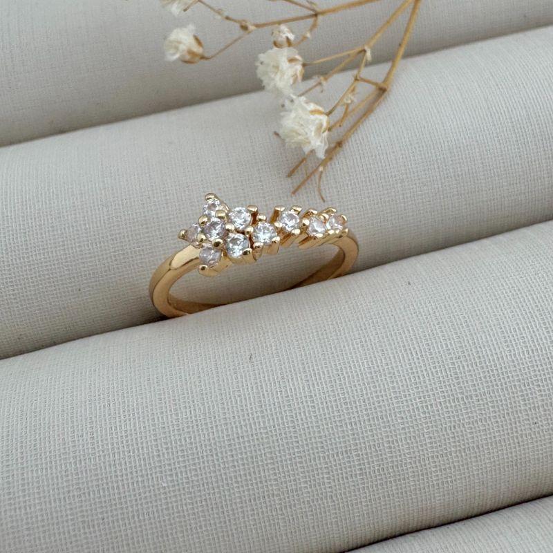 03.2394.1.O - (10) Anel de aro liso com estrela cadente cravejada