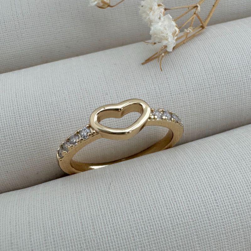 03.2400.1.O - (13) Anel de silhueta coração liso com aro cravejado