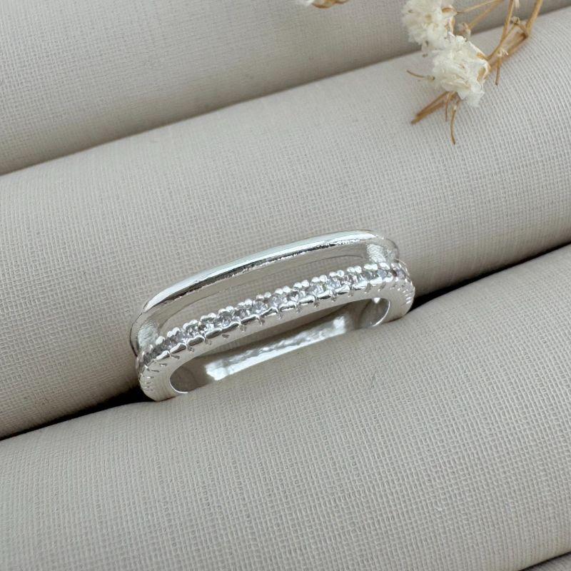 03.2401.1.S - (22) Anel aro duplo quadrado com um liso e outro cravejado