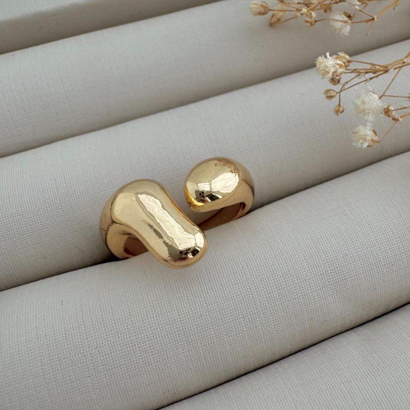 03.2408.0.O - (18) Anel de aro em gota e barra em efeito orgânico aberto